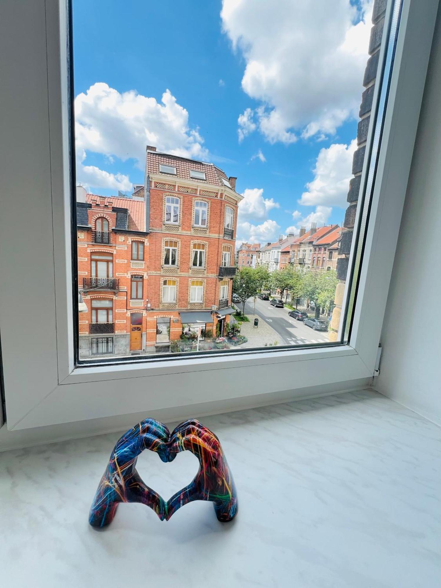 Renove Et Radieux A Bruxelles エクステリア 写真